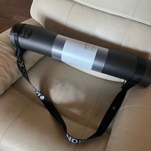 NWT lululemon yoga mat